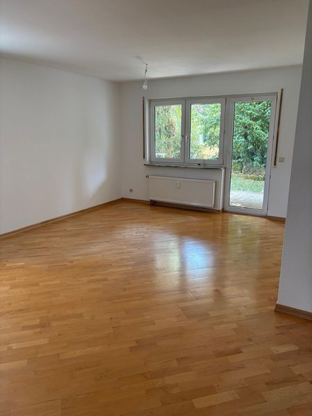 Provisionsfrei: Helle 3-Zimmer-Wohnung mit Terrasse & TG in Uhingen